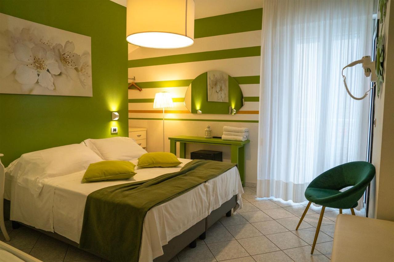Hotel Thea Gabicce Mare Exterior photo