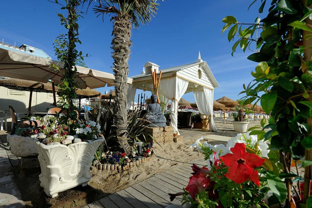 Hotel Thea Gabicce Mare Exterior photo