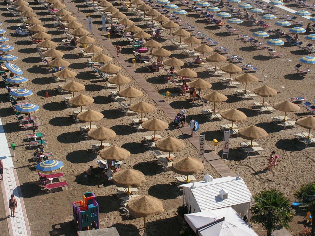 Hotel Thea Gabicce Mare Exterior photo